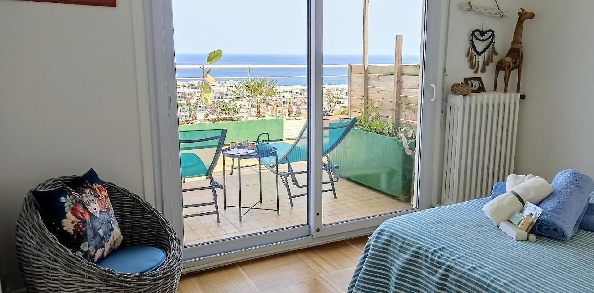 Chambre Vue Nice & Mer Homestay